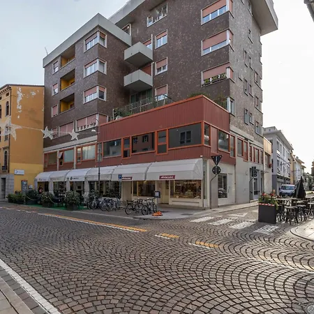 Cozy & Bright Apartment - W/ Balcony Udine Exterior photo